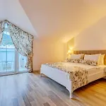 Hotel Monta & 3*